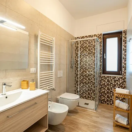 Guesthost - Bright With View! Apartman
