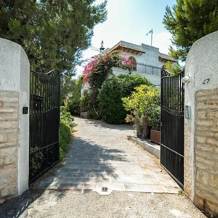 Guesthost - Bright With View! Apartament Bisceglie