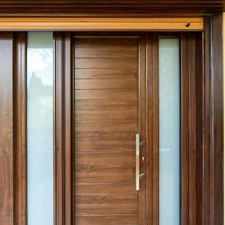 Guesthost - Bright With View! 公寓 *