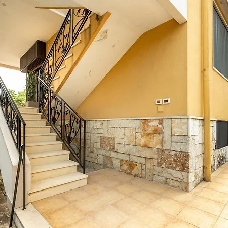 Guesthost - Bright With View! 比谢列