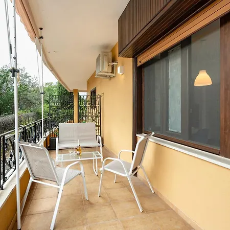 公寓 Guesthost - Bright With View! *