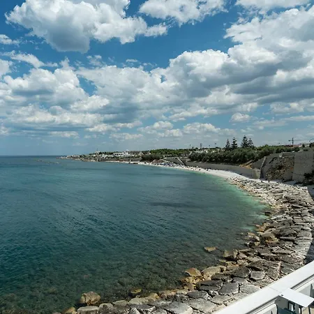 Guesthost - Bright With View! *